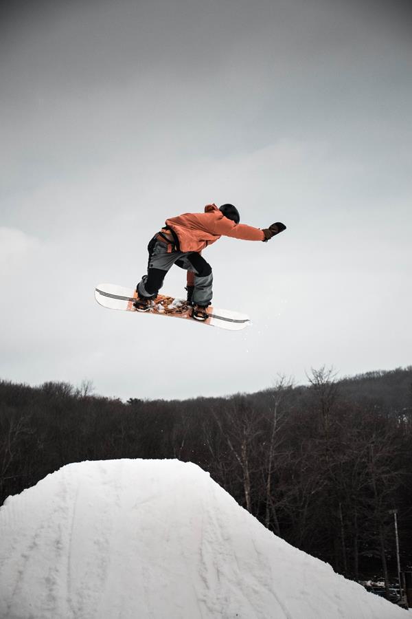 Zalety porządnych sklepów z deskami snowboardowymi, rolkami, itp.