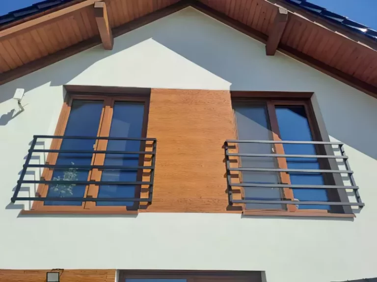 Balustrady ze stali nierdzewnej czy malowane proszkowo? co wybrać do nowoczesnego domu?